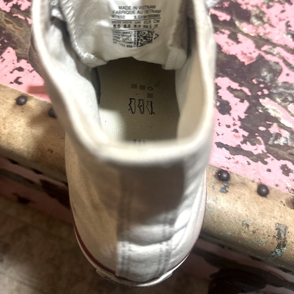 CONVERSE White Hi top chucks Sz 8.5 - Well Loved - Picture 7 of 8
